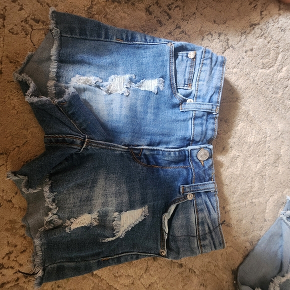 Girls Hudson Shorts - Picture 4 of 7